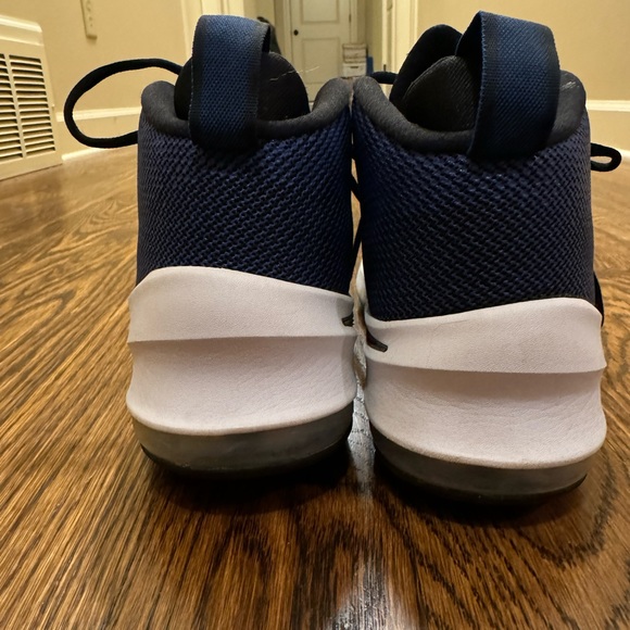 Men’s Nike Basketball Shoes size 8 - Picture 4 of 6